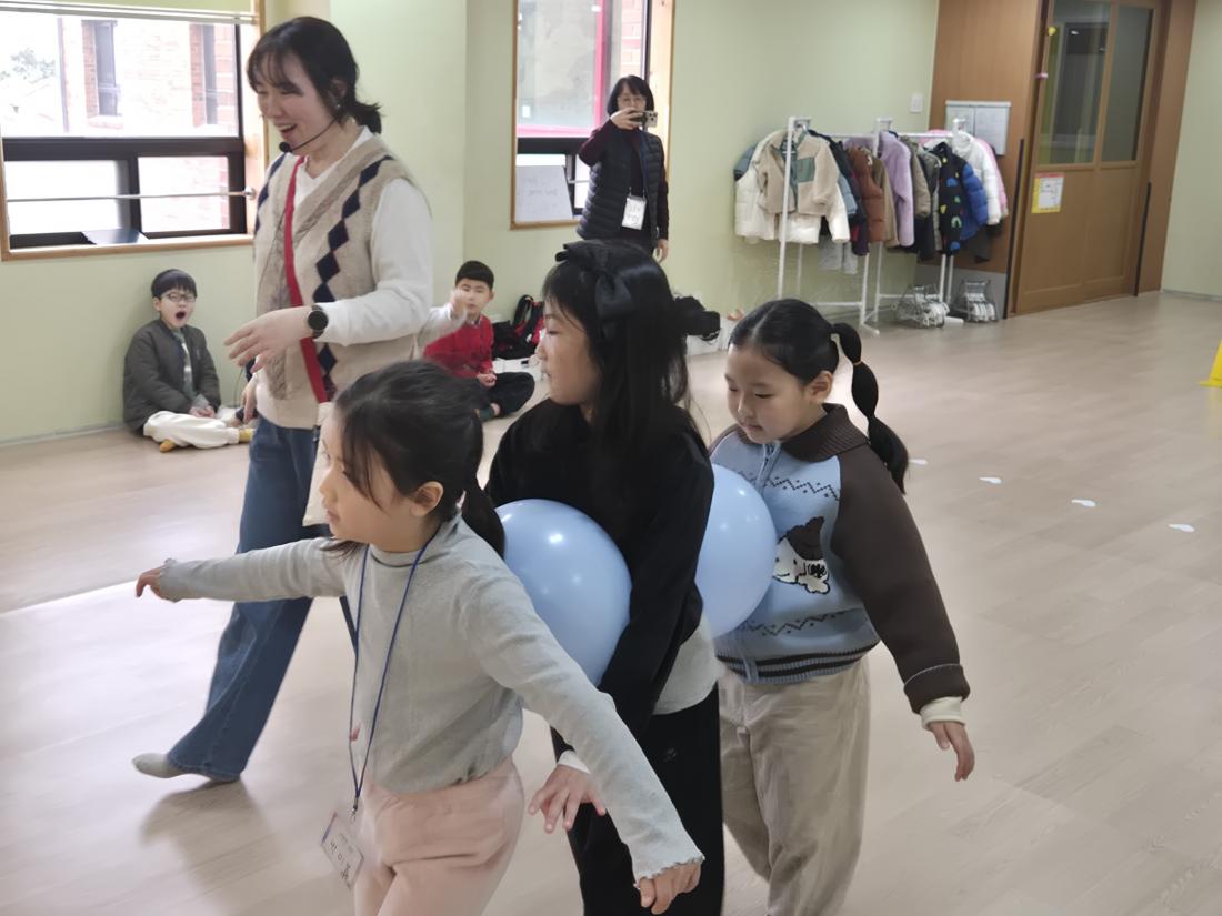 KakaoTalk_20260301_195539570_01.jpg : 유년부 3월1주 예배와 생일잔치 모습입니다^^