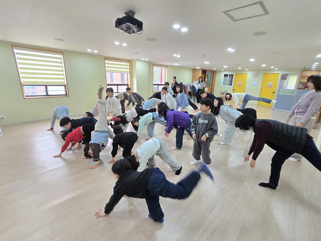 KakaoTalk_20260301_195752988_26.jpg : 유년부 3월1주 예배와 생일잔치 모습입니다^^