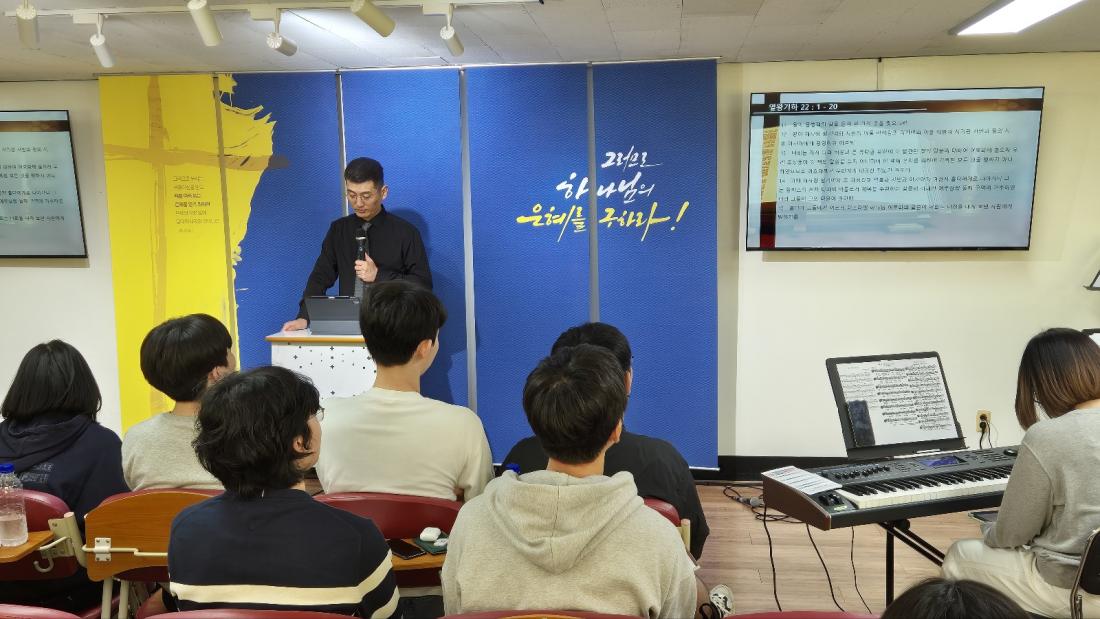 KakaoTalk_20241018_160634021_07.jpg : 10월 13일 고등부 예배 사진입니다