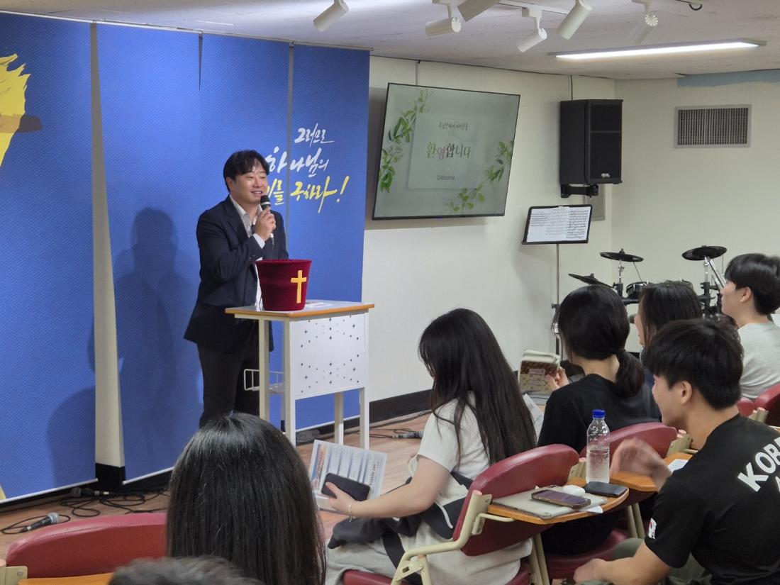 KakaoTalk_20241018_160634021_04.jpg : 10월 13일 고등부 예배 사진입니다