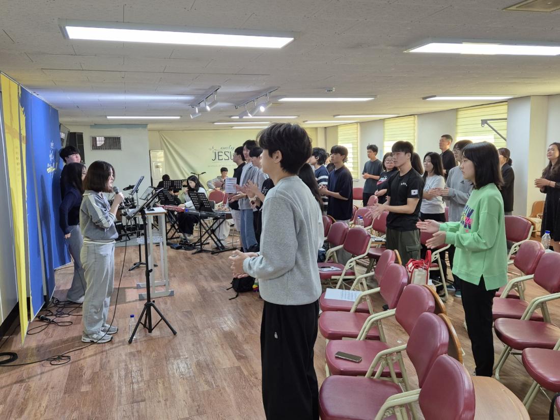 KakaoTalk_20241018_160634021.jpg : 10월 13일 고등부 예배 사진입니다