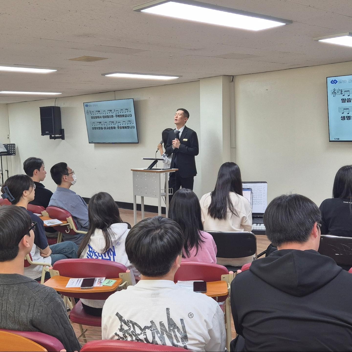 KakaoTalk_20240415_111358132_03.jpg : 4/14 고등부 예배 사진입니다