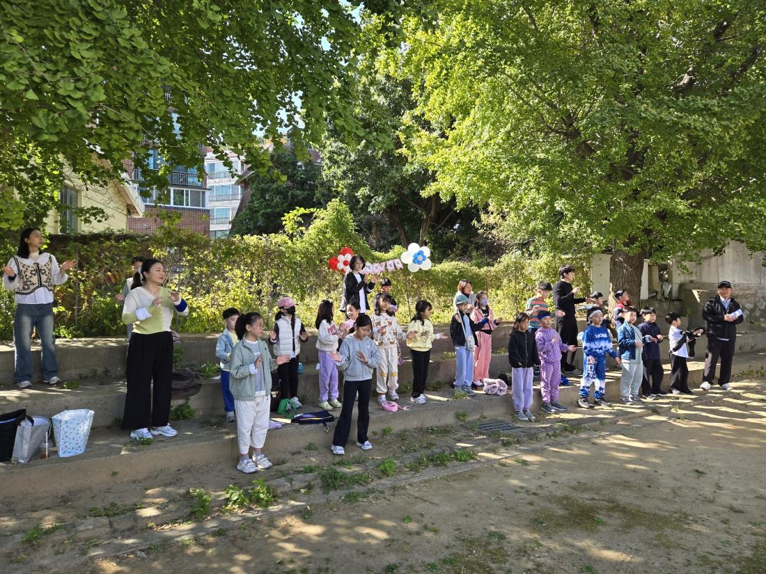 KakaoTalk_20251102_154624429_17.jpg : 11월 첫째주 유년부 야외예배와 운동회 모습입니다^^