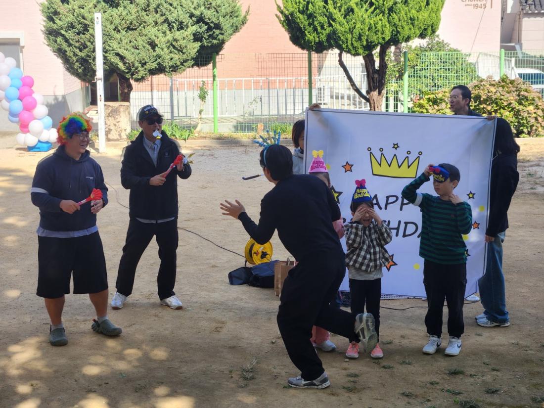 KakaoTalk_20251102_120527572_07.jpg : 11월 첫째주 유년부 야외예배와 운동회 모습입니다^^