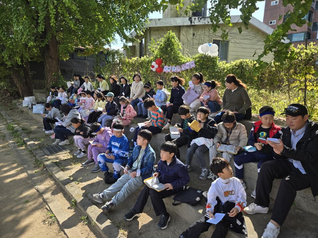 KakaoTalk_20251102_154624429_09.jpg : 11월 첫째주 유년부 야외예배와 운동회 모습입니다^^