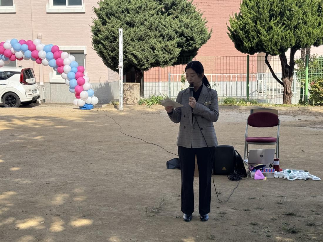 KakaoTalk_20251102_125353204_03.jpg : 11월 첫째주 유년부 야외예배와 운동회 모습입니다^^