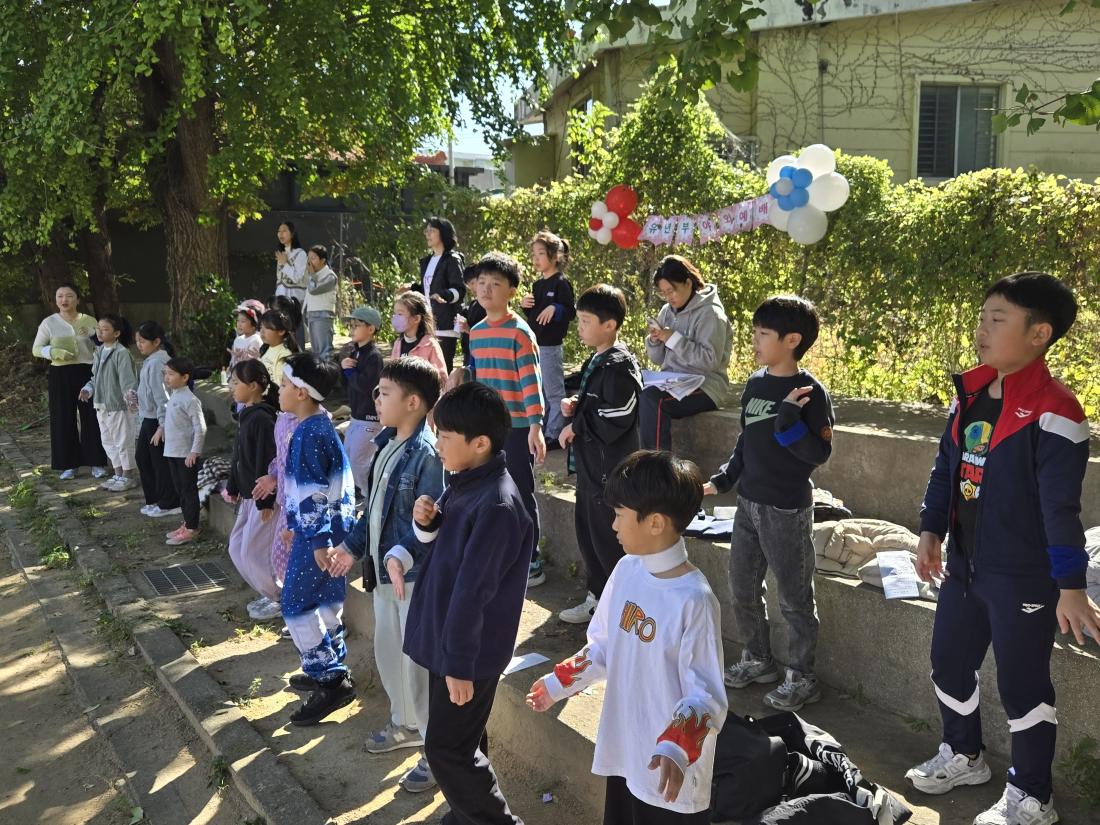 KakaoTalk_20251102_154624429_13.jpg : 11월 첫째주 유년부 야외예배와 운동회 모습입니다^^