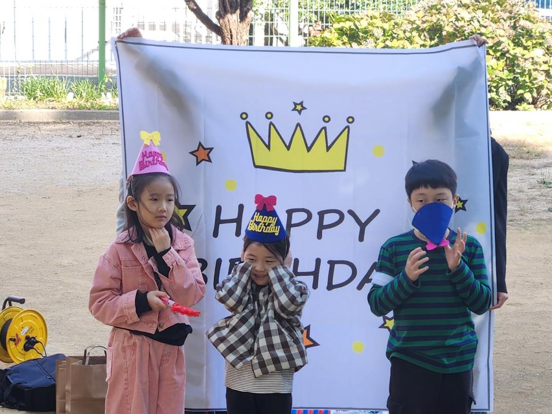 KakaoTalk_20251102_120527572_19.jpg : 11월 첫째주 유년부 야외예배와 운동회 모습입니다^^