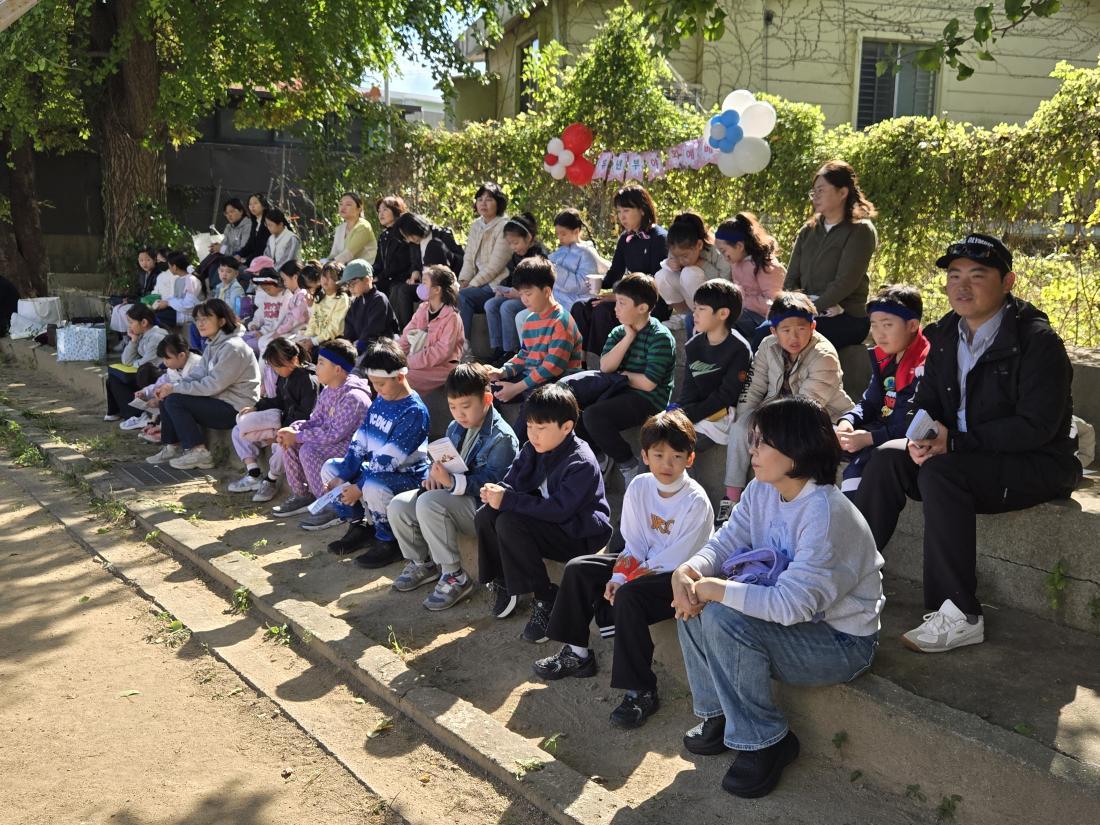 KakaoTalk_20251102_154624429_02.jpg : 11월 첫째주 유년부 야외예배와 운동회 모습입니다^^