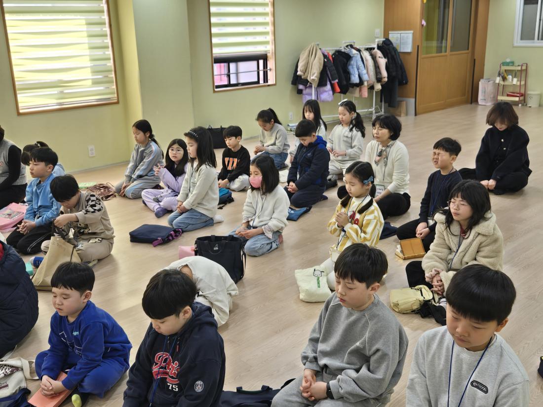 KakaoTalk_20250309_195506506_03.jpg : 3월 둘째주 유년부 예배 모습입니다