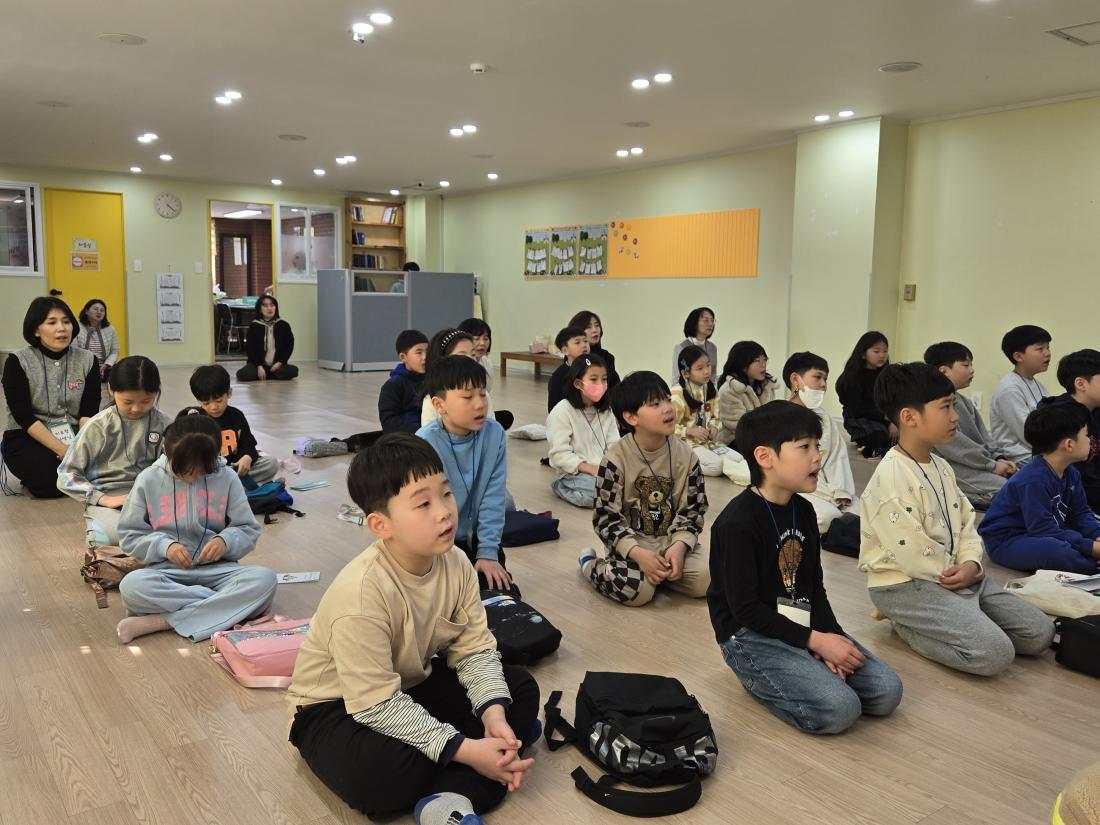KakaoTalk_20250309_195506506_08.jpg : 3월 둘째주 유년부 예배 모습입니다