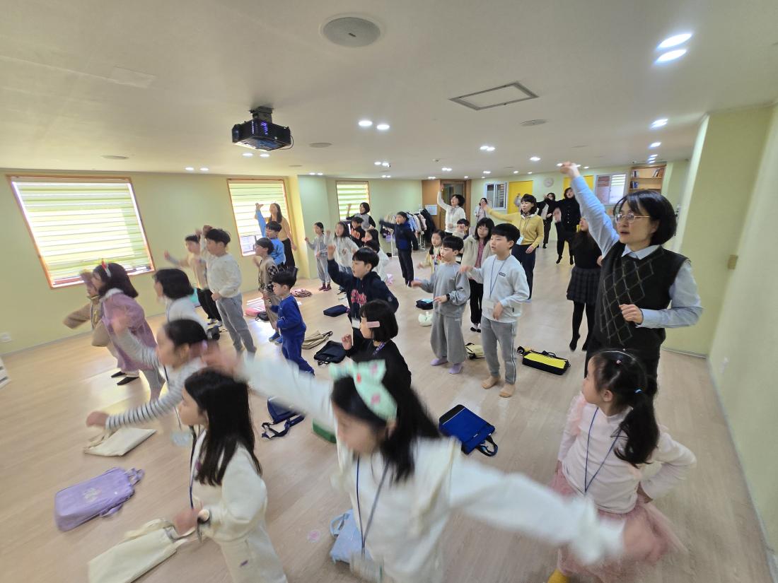 KakaoTalk_20250309_195506506_11.jpg : 3월 둘째주 유년부 예배 모습입니다
