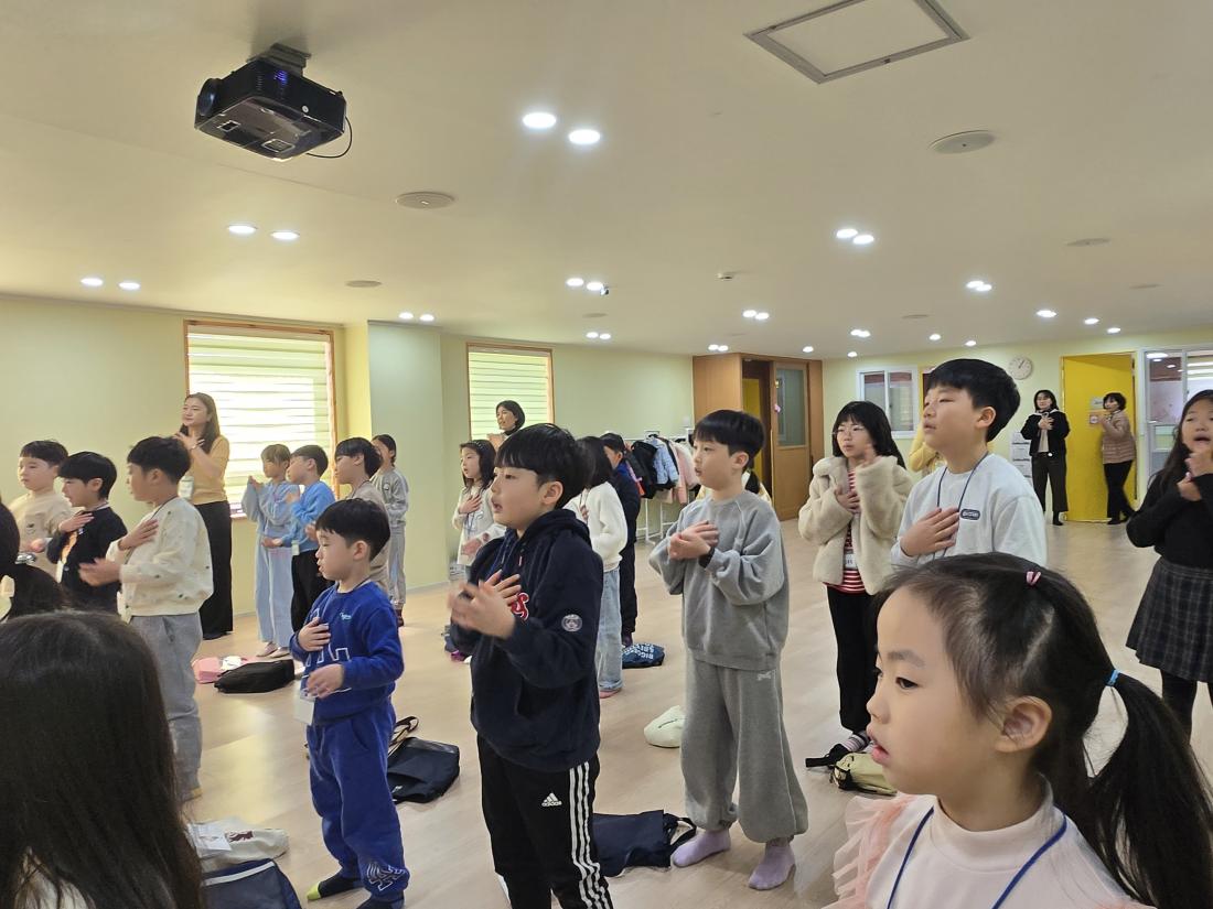 KakaoTalk_20250309_195506506_26.jpg : 3월 둘째주 유년부 예배 모습입니다