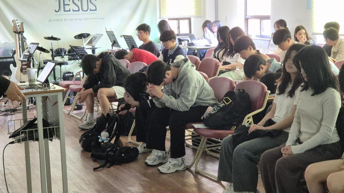 20250525_115757.jpg : 5월 25일 고등부 예배 사진입니다~