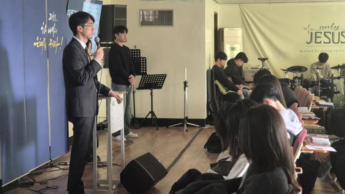 KakaoTalk_20260325_015145517_05.jpg : 3월 22일 고등부 예배 사진입니다~