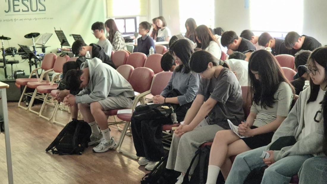 20250601_115857.jpg : 6월 1일 고등부 예배 사진입니다~