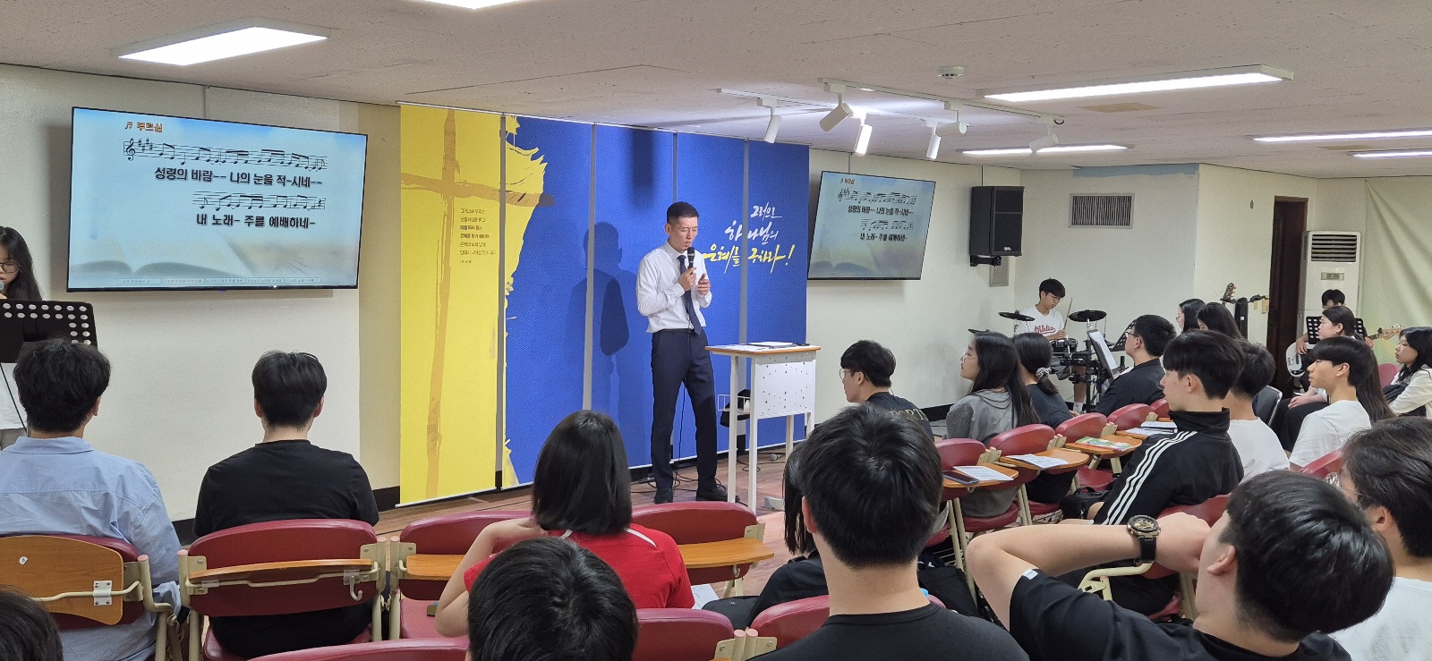 KakaoTalk_20240618_214725312_10.jpg : 6/16 고등부 예배 사진입니다