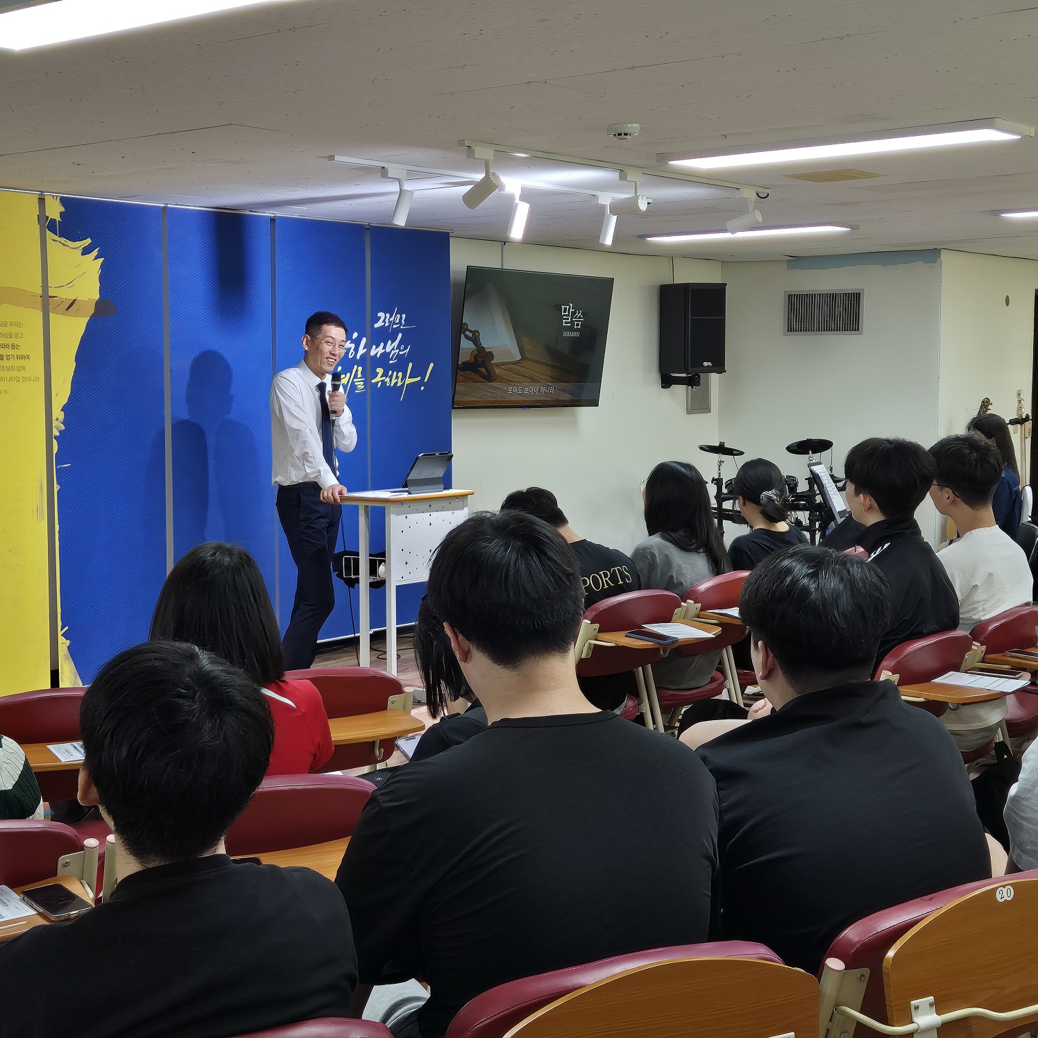 KakaoTalk_20240618_214725312_09.jpg : 6/16 고등부 예배 사진입니다