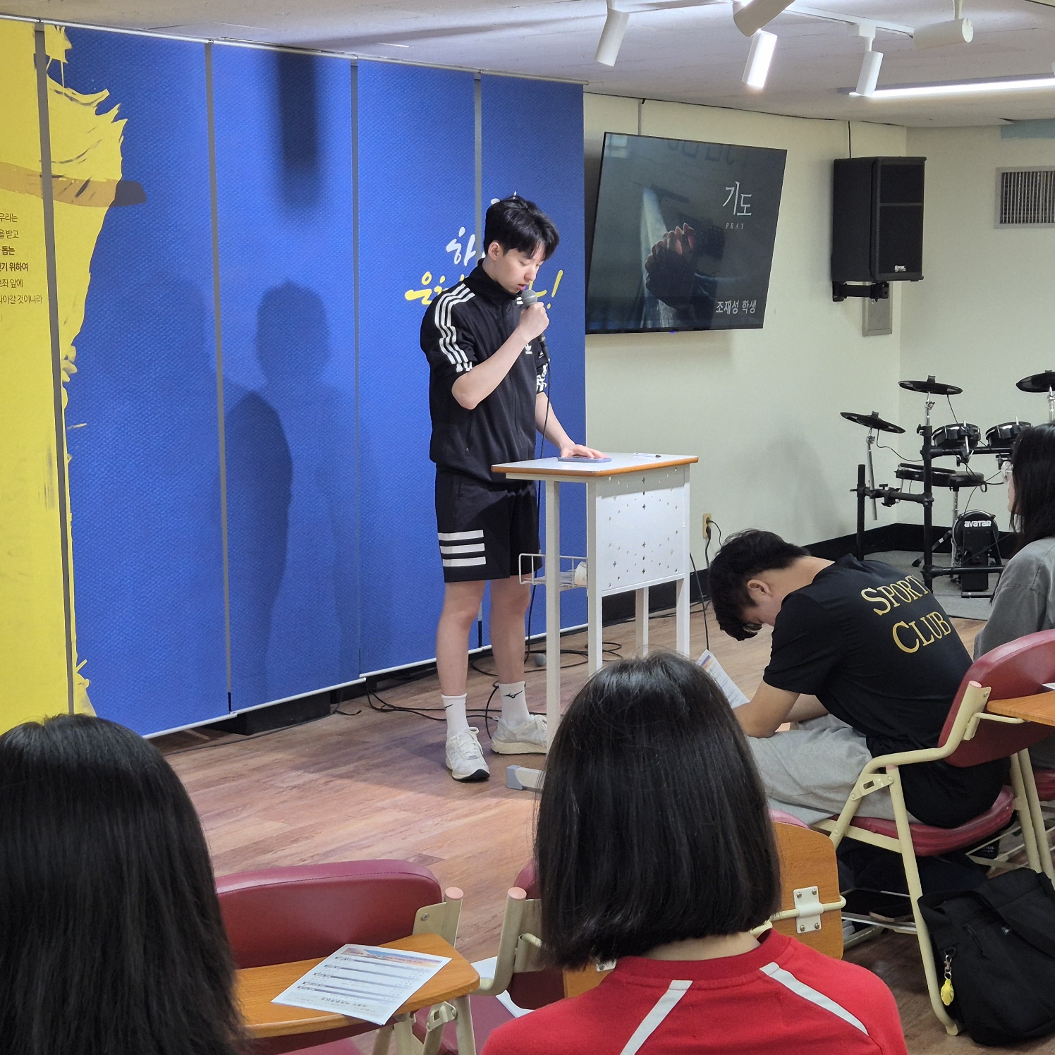 KakaoTalk_20240618_214725312_02.jpg : 6/16 고등부 예배 사진입니다