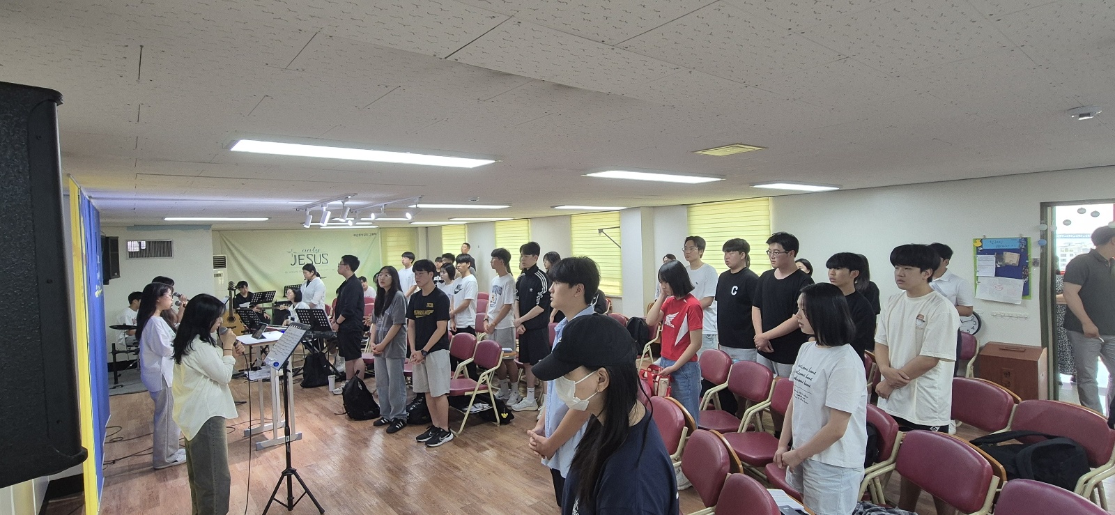 KakaoTalk_20240618_214725312_01.jpg : 6/16 고등부 예배 사진입니다