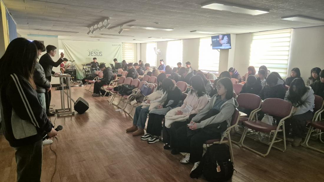 KakaoTalk_20260307_140110954_07.jpg : 2월 1일 고등부 예배 사진입니다~