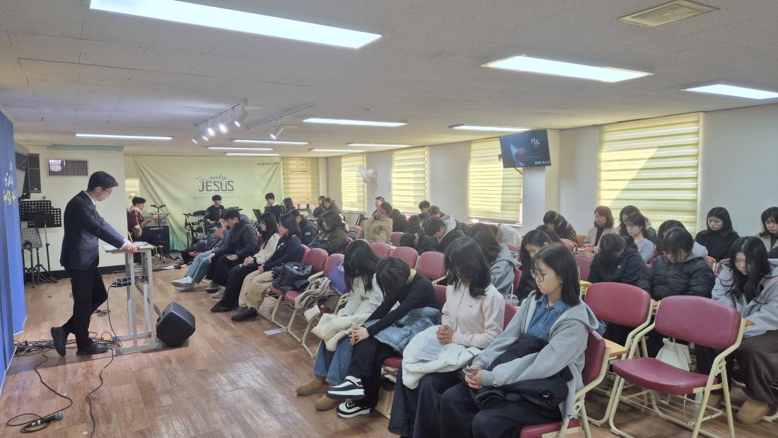 KakaoTalk_20260307_140110954_04.jpg : 2월 1일 고등부 예배 사진입니다~
