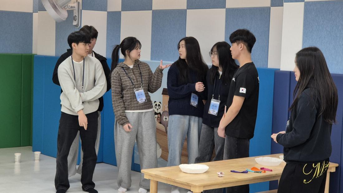 KakaoTalk_20260307_140139543_02.jpg : 2월 6-7일 고등부 겨울수련회 사진입니다~