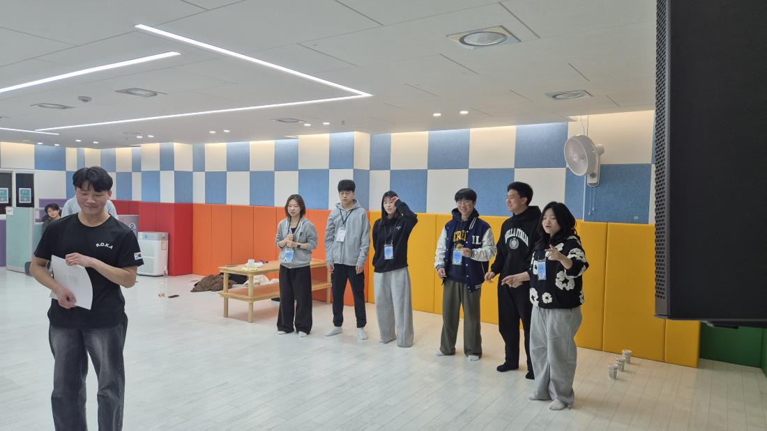 KakaoTalk_20260307_140139543_03.jpg : 2월 6-7일 고등부 겨울수련회 사진입니다~