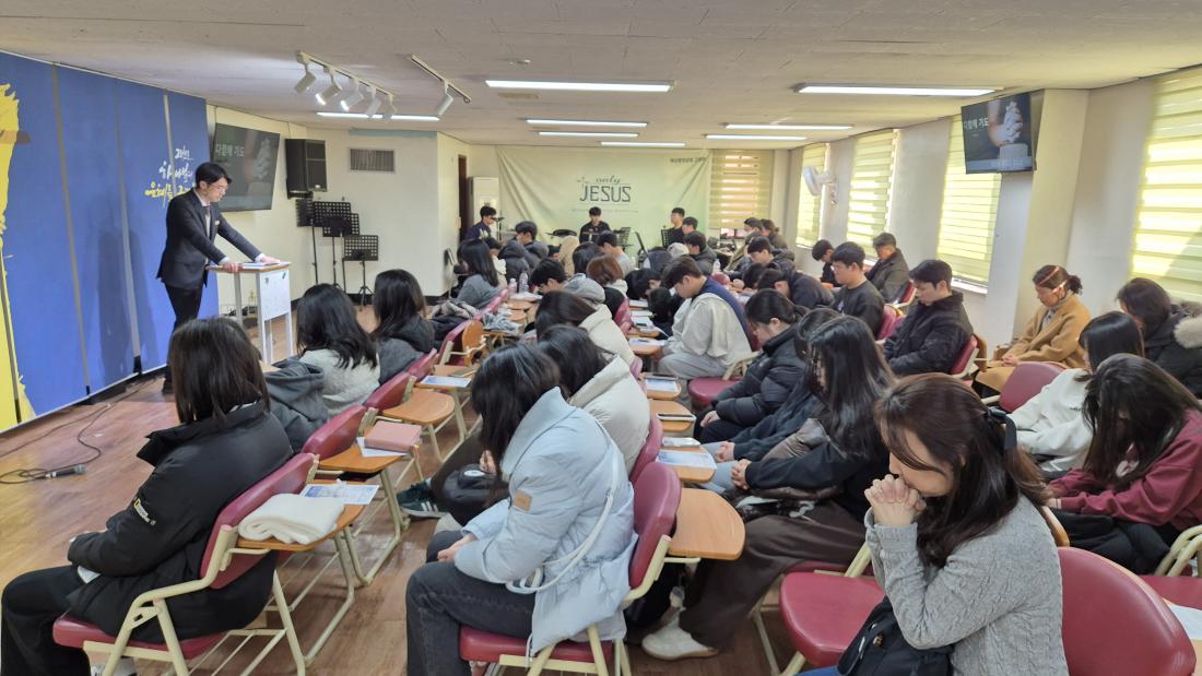 KakaoTalk_20260307_140209567_06.jpg : 2월 8일 고등부 예배 사진입니다~