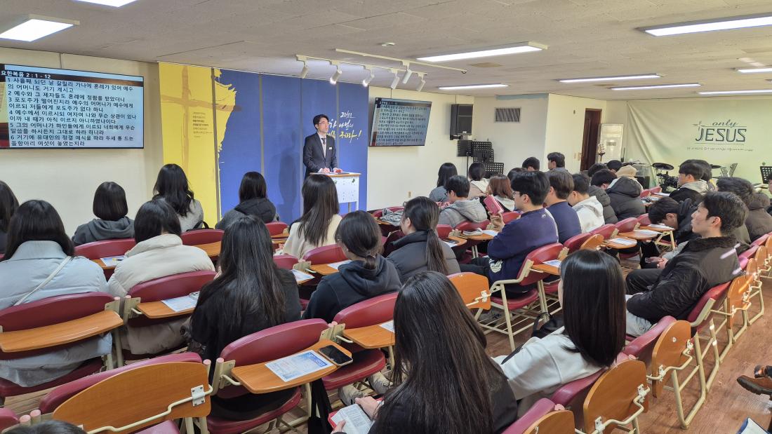 KakaoTalk_20260307_140209567_03.jpg : 2월 8일 고등부 예배 사진입니다~