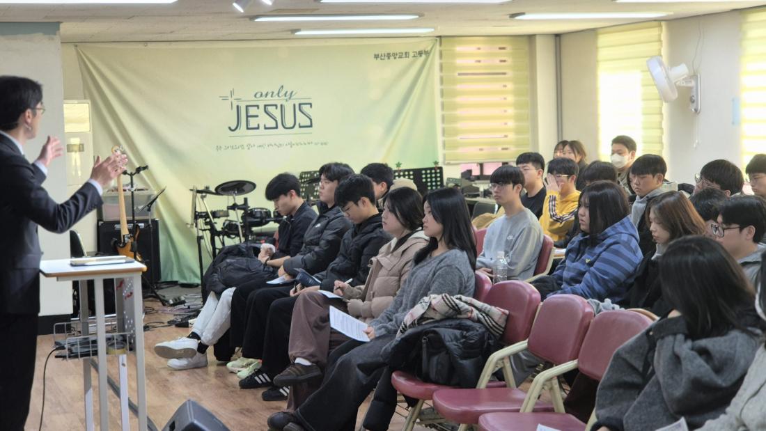 KakaoTalk_20260307_140209567_04.jpg : 2월 8일 고등부 예배 사진입니다~