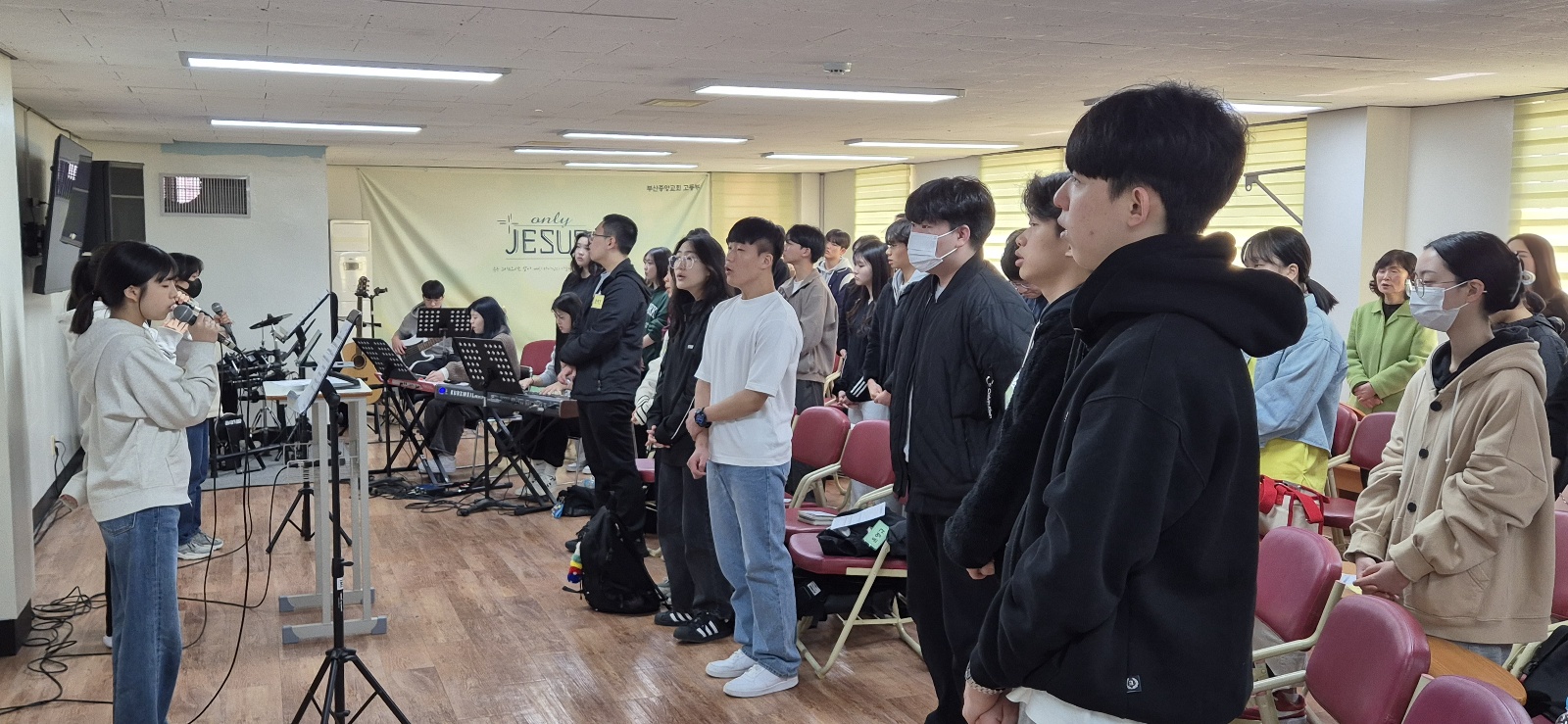 KakaoTalk_20240401_002628176.jpg : 3/31 고등부 예배 사진입니다