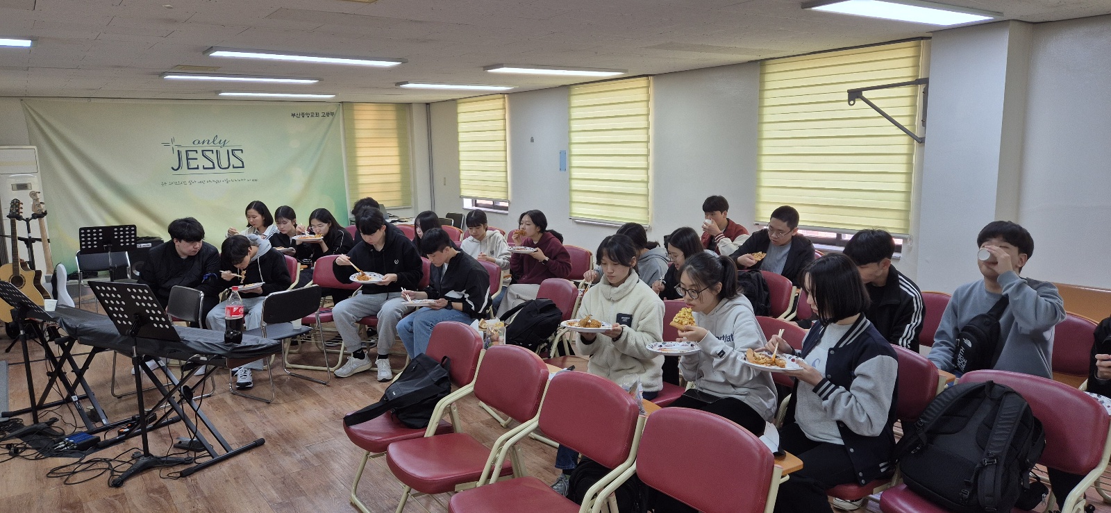 KakaoTalk_20240401_002628176_08.jpg : 3/31 고등부 예배 사진입니다