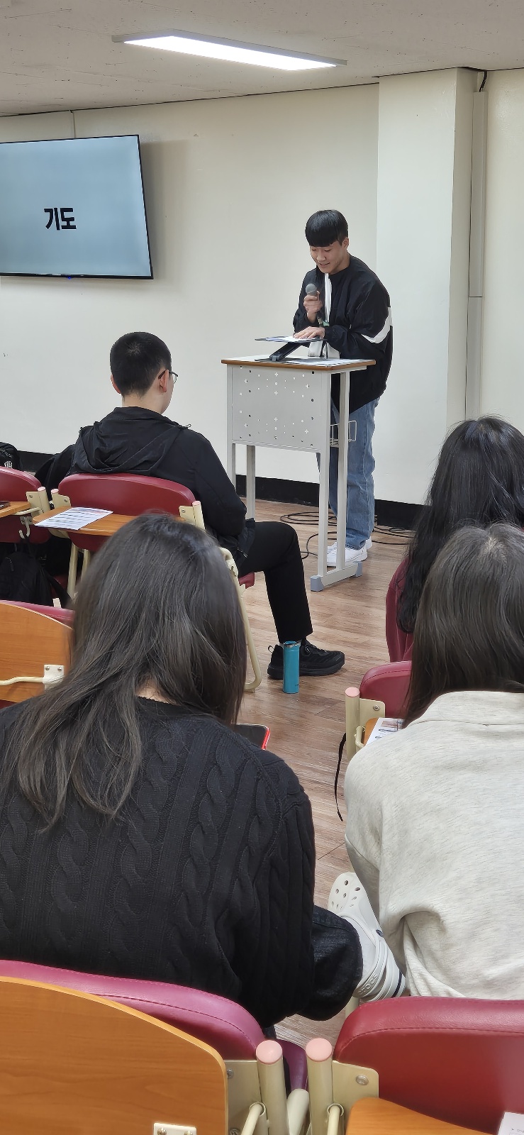 KakaoTalk_20240401_002628176_07.jpg : 3/31 고등부 예배 사진입니다