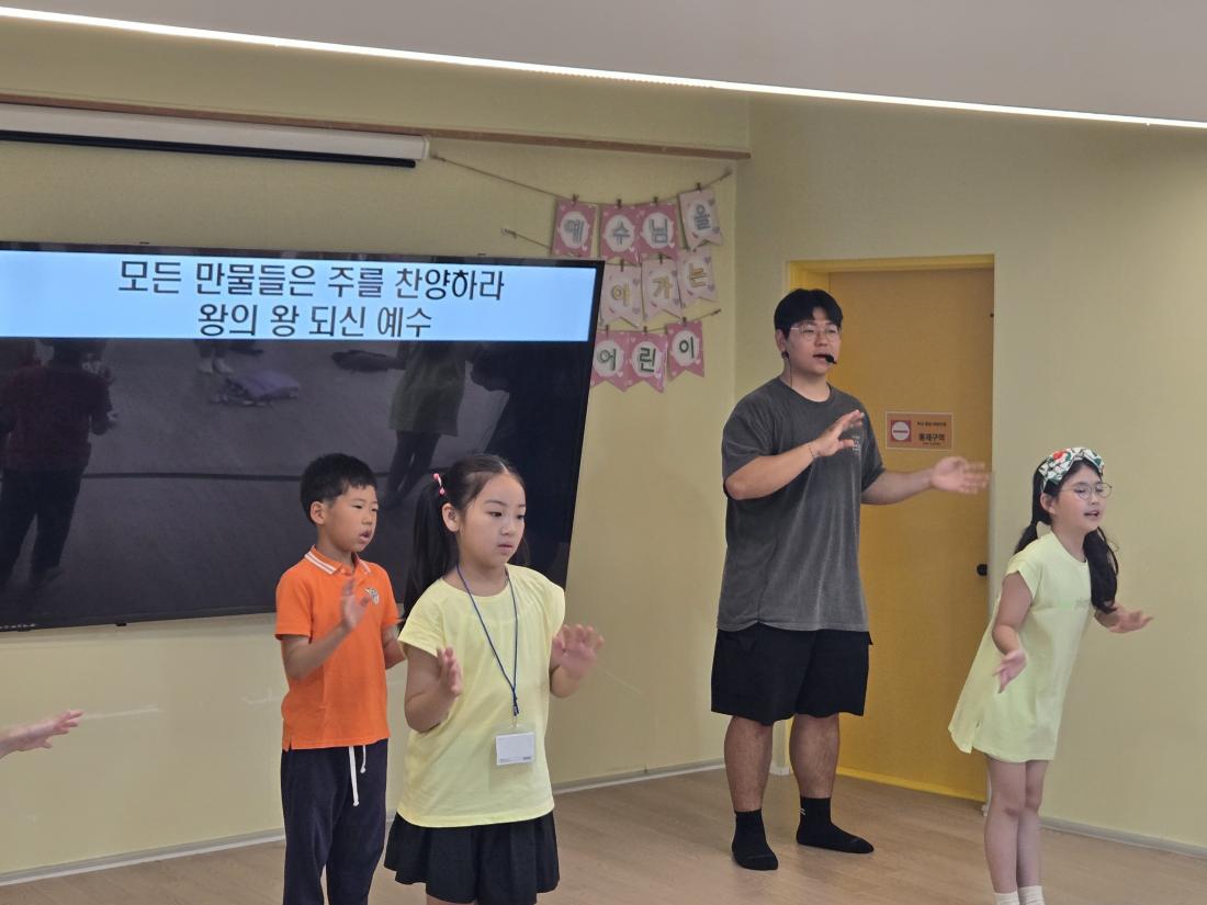 KakaoTalk_20250618_194639486_04.jpg : 유년부 셋째주 예배입니다^^