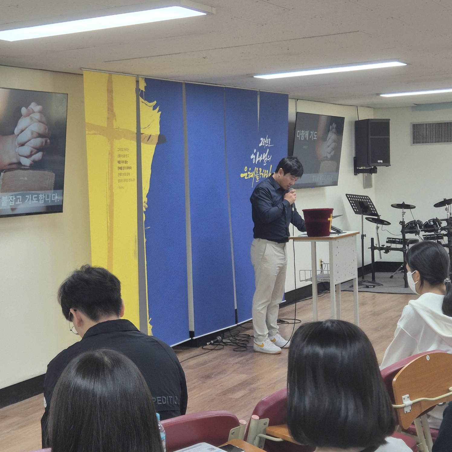 KakaoTalk_20240520_013736781_05.jpg : 5월 19일 고등부 예배 사진입니다