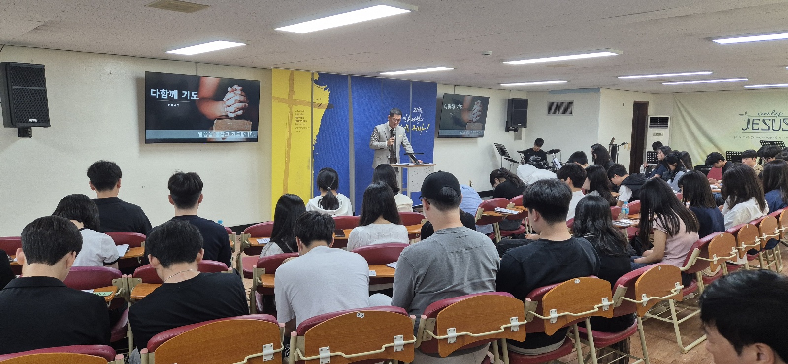 KakaoTalk_20240520_013736781_11.jpg : 5월 19일 고등부 예배 사진입니다