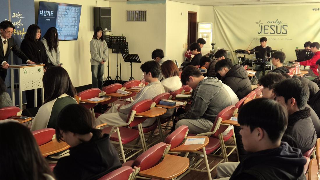 KakaoTalk_20260307_140240763_06.jpg : 2월 15일 고등부 예배 사진입니다~