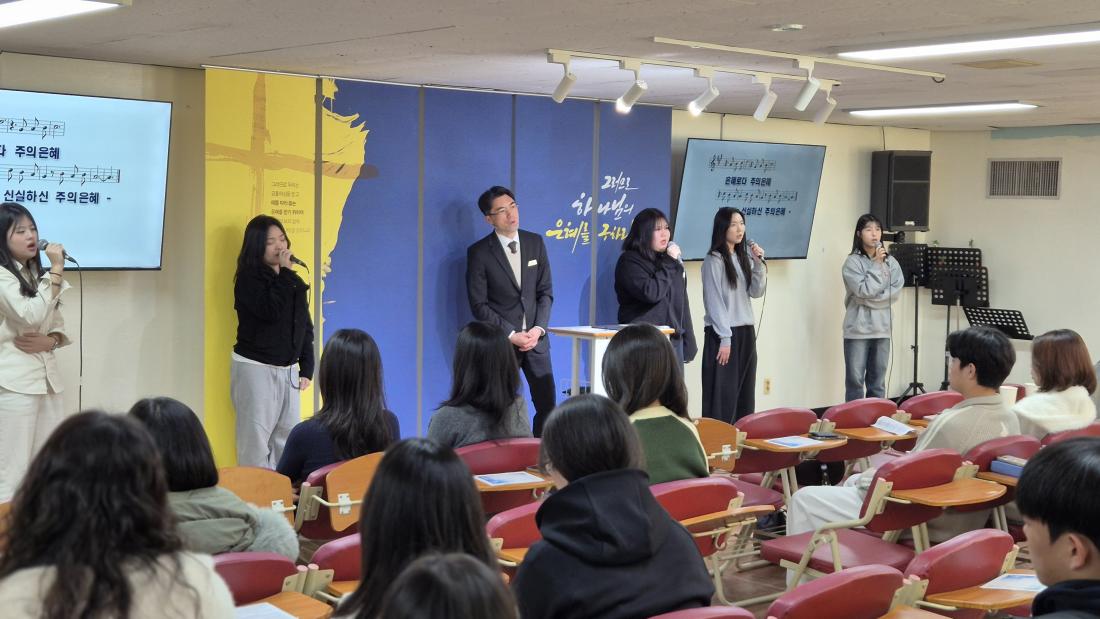 KakaoTalk_20260307_140240763_05.jpg : 2월 15일 고등부 예배 사진입니다~
