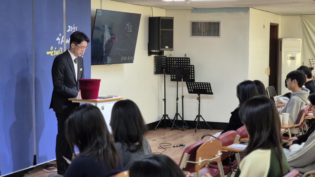 KakaoTalk_20260307_140240763_02.jpg : 2월 15일 고등부 예배 사진입니다~