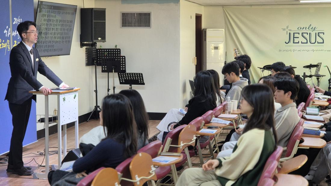 KakaoTalk_20260307_140240763_03.jpg : 2월 15일 고등부 예배 사진입니다~