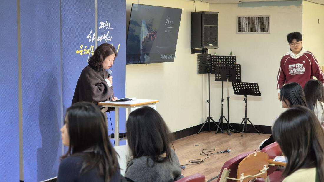 KakaoTalk_20260307_140240763_01.jpg : 2월 15일 고등부 예배 사진입니다~