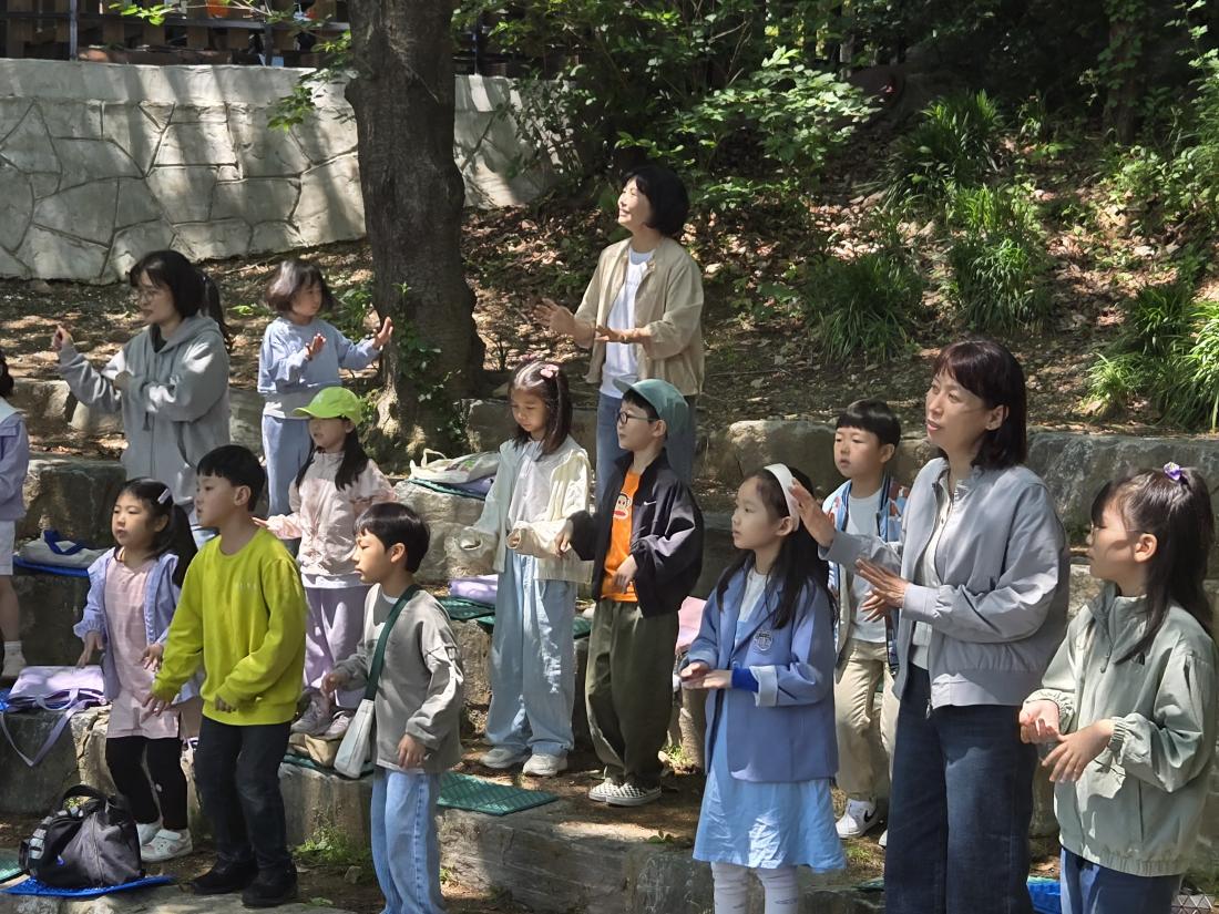 KakaoTalk_20250527_210623898_01.jpg : 5월 마지막 주 유년부 야외 예배 드렸어요
