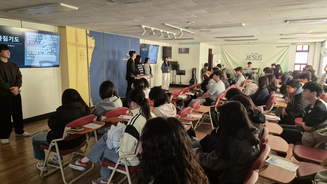 KakaoTalk_20260307_140308779_05.jpg : 2월 22일 고등부 예배 사진입니다~