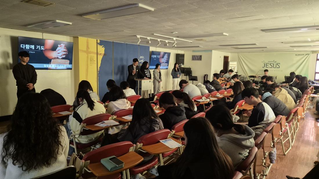 KakaoTalk_20260307_140308779_07.jpg : 2월 22일 고등부 예배 사진입니다~