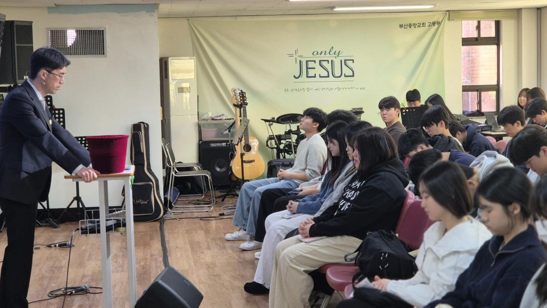 KakaoTalk_20260307_140308779_02.jpg : 2월 22일 고등부 예배 사진입니다~