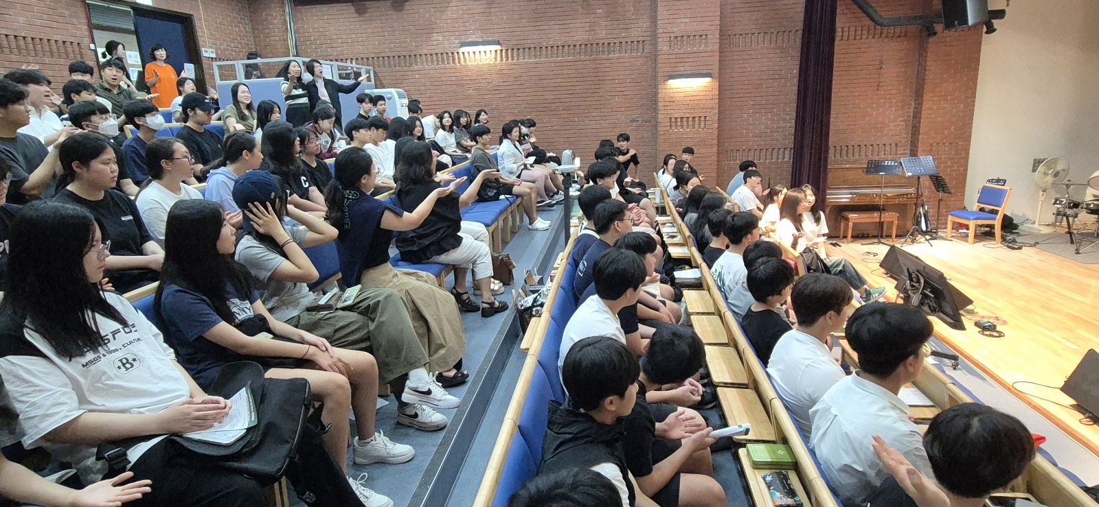 KakaoTalk_20240812_003249879_15.jpg : 8월 11일 고등부 예배 사진입니다