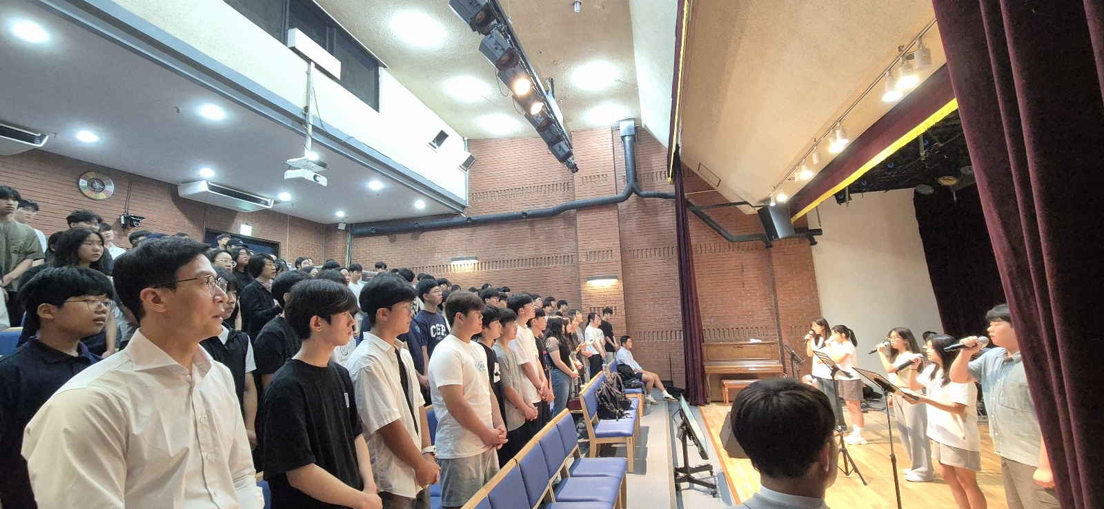 KakaoTalk_20240812_003249879_05.jpg : 8월 11일 고등부 예배 사진입니다