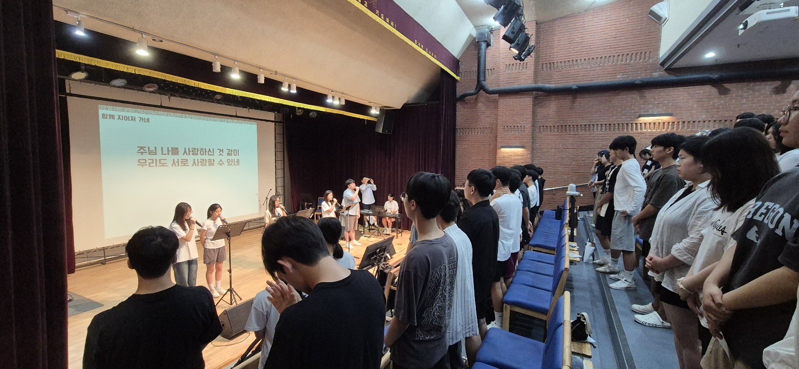 KakaoTalk_20240812_003249879_03.jpg : 8월 11일 고등부 예배 사진입니다