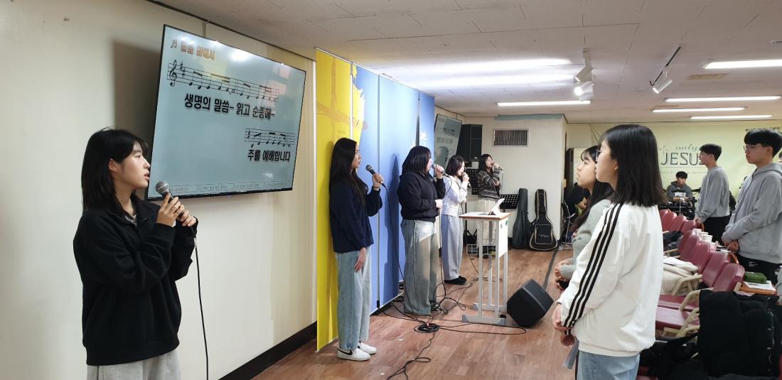 KakaoTalk_20260307_140309296_06.jpg : 3월 1일 고등부 예배 사진입니다~